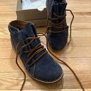 New BORN Navy suede ankle booties 7.5